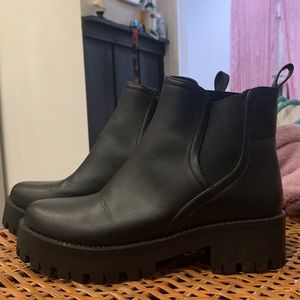 Steve Madden chunky heal chelsea boots